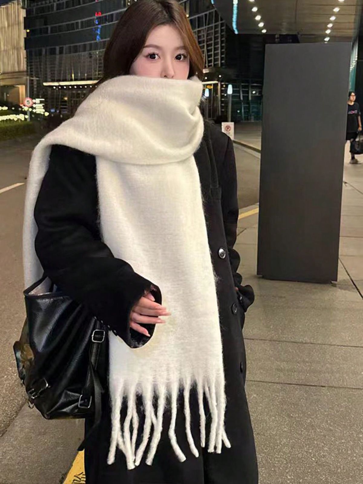 Khăn len trơn màu trung tính, phụ kiện mùa đông tối giản dễ phối đồ