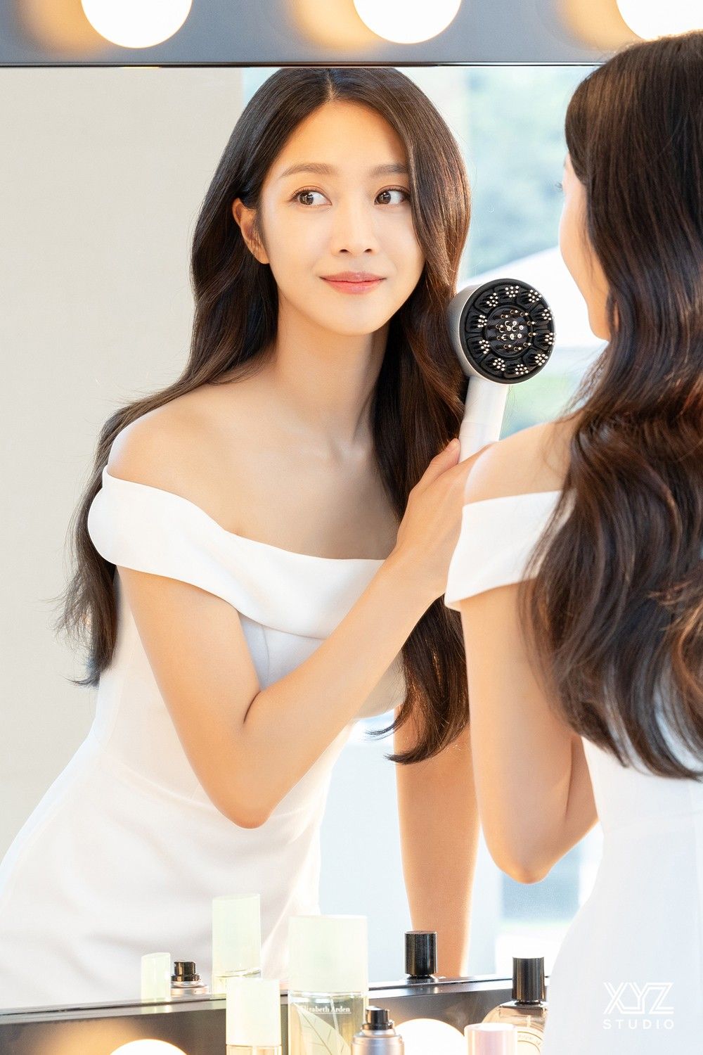 Jo Bo Ah diện váy trễ vai thanh lịch, tôn nét nữ tính và khí chất tinh tế