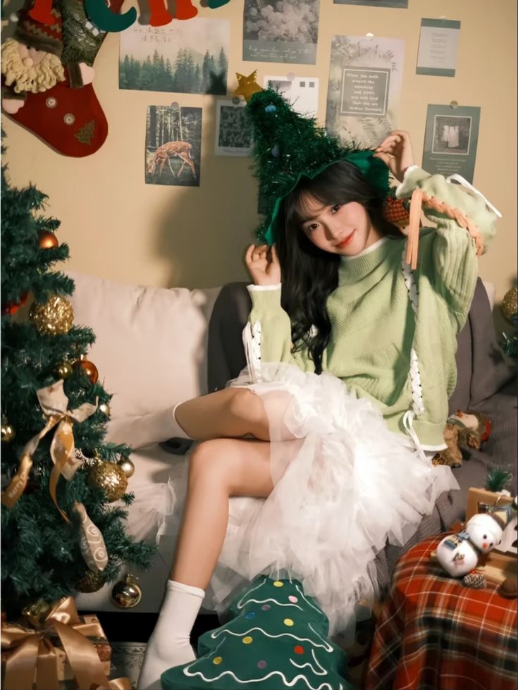 Gam xanh trong trang phục Noel gợi cảm giác tươi mới và tinh tế