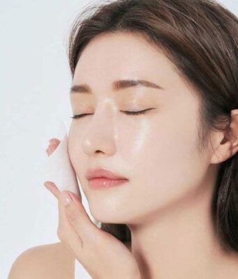 Quy trình tẩy trang tại nhà đúng chuẩn spa với bông tẩy trang La Mer