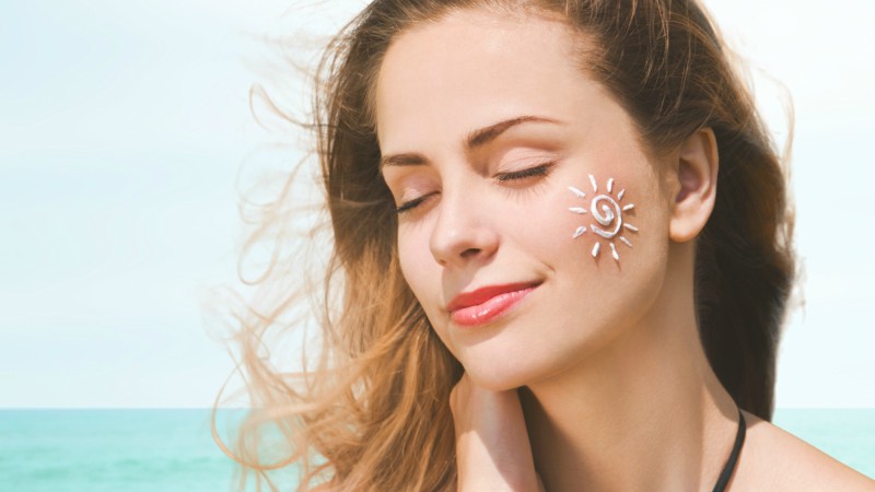 Không dùng kem chống nắng là thói quen hủy hoại collagen nghiêm trọng
