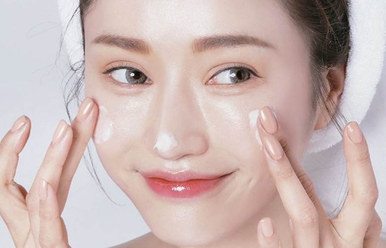 Lười dưỡng ẩm là thói quen hủy hoại collagen âm thầm