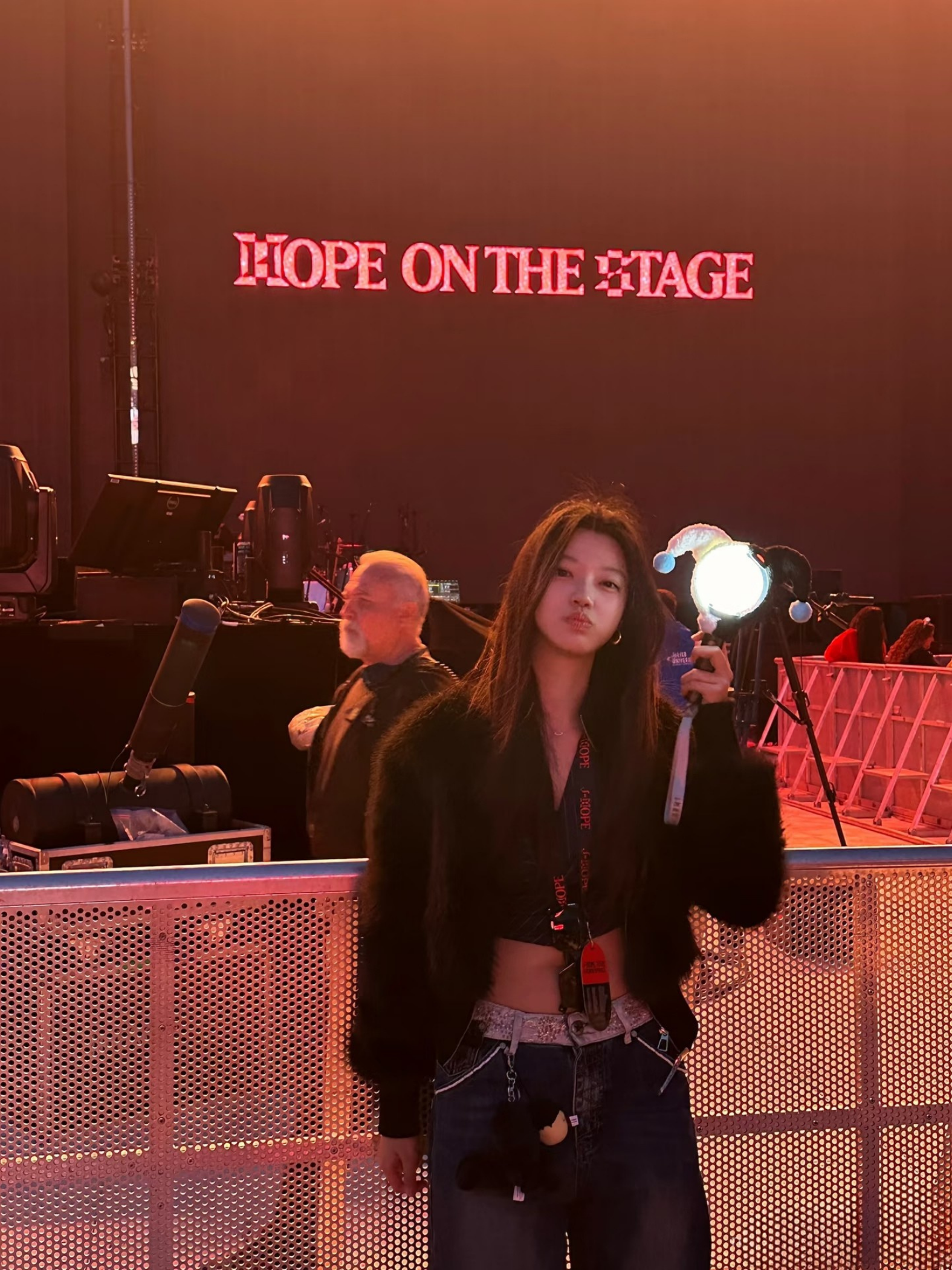 Lựa chọn outfit đi đu BTS World Tour 2026 giúp Army kể lại hành trình kỷ niệm 10 năm đầy tự hào cùng thần tượng.