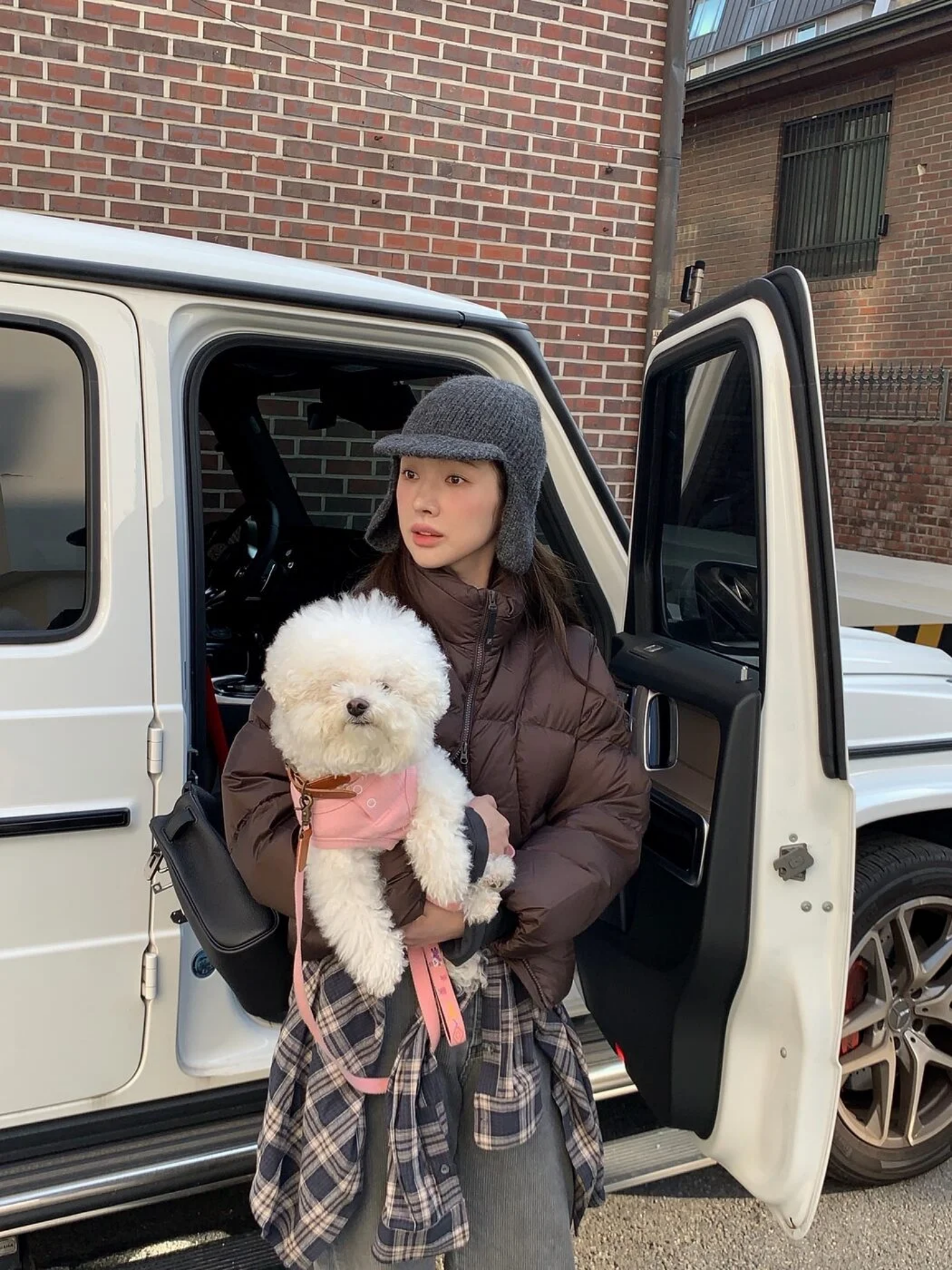 Giải mã sức hút của Kỹ thuật đánh má hồng nhiều lớp trong việc tạo chiều sâu và độ bền màu cho lớp trang điểm.