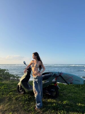 "Thời trang không chỉ là những gì bạn mặc, mà là cách bạn truyền tải năng lượng của mình ra thế giới." - Jennie Kim